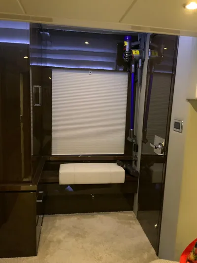  Yacht Photos Pics Interior of 2018 Carver C52 Coupe yacht, featuring modern design and luxurious finishes.