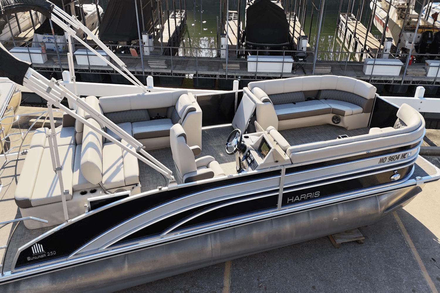 Harris Sunliner Pontoon