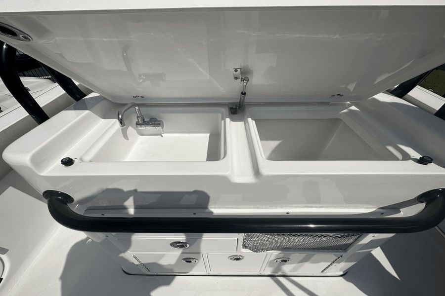 2021 Sportsman Open 282 Center Console