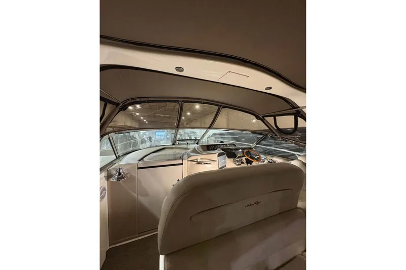 Knot Squared II Yacht Photos Pics 1999 Sea Ray 400 Sundancer boat interior with helm and dashboard view.