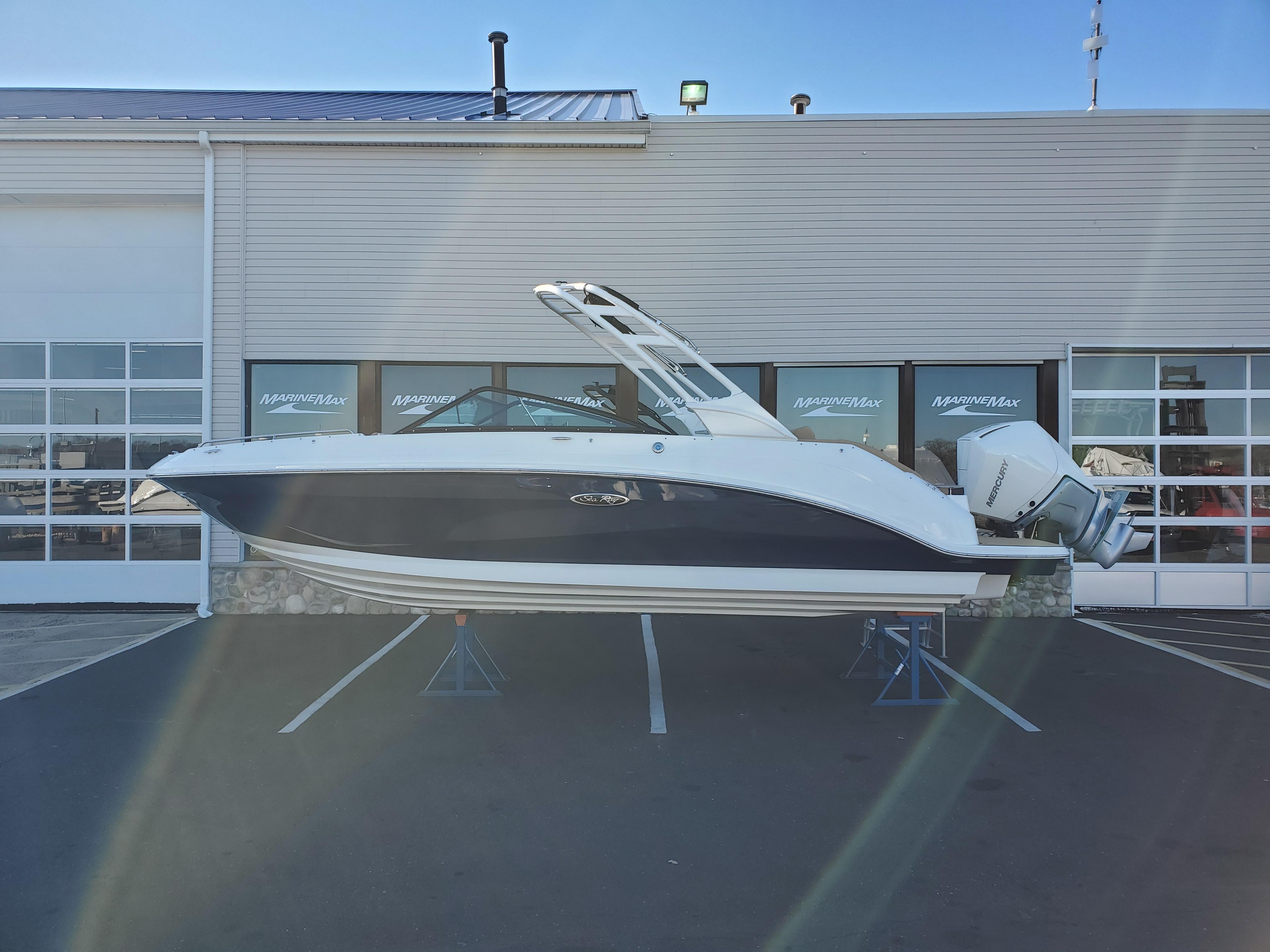 SDX 250 Deck Boat