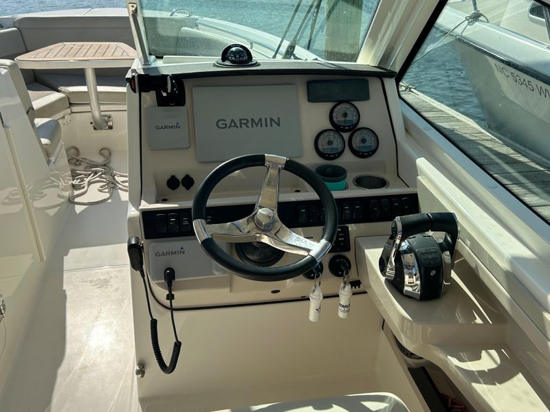 2021 Boston Whaler 280 Vantage