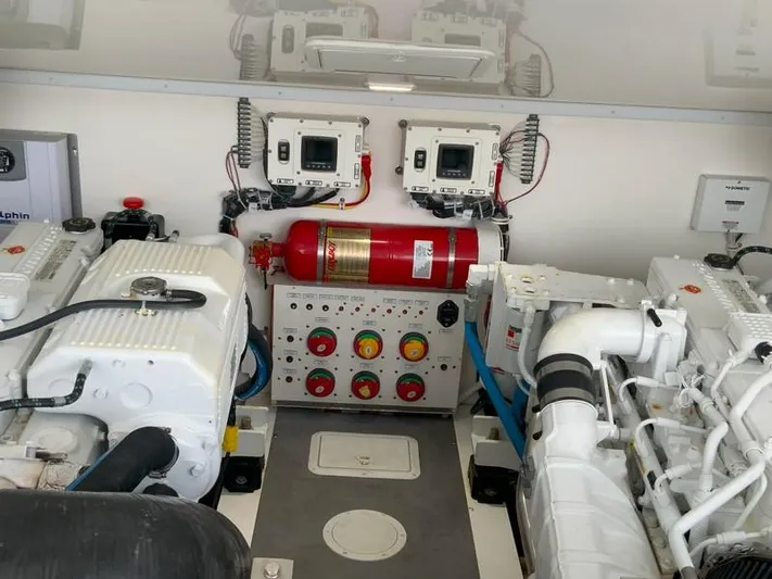 Salty Bear Yacht Photos Pics 