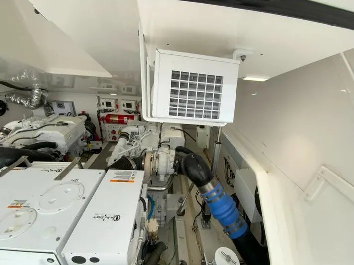 Salty Bear Yacht Photos Pics 