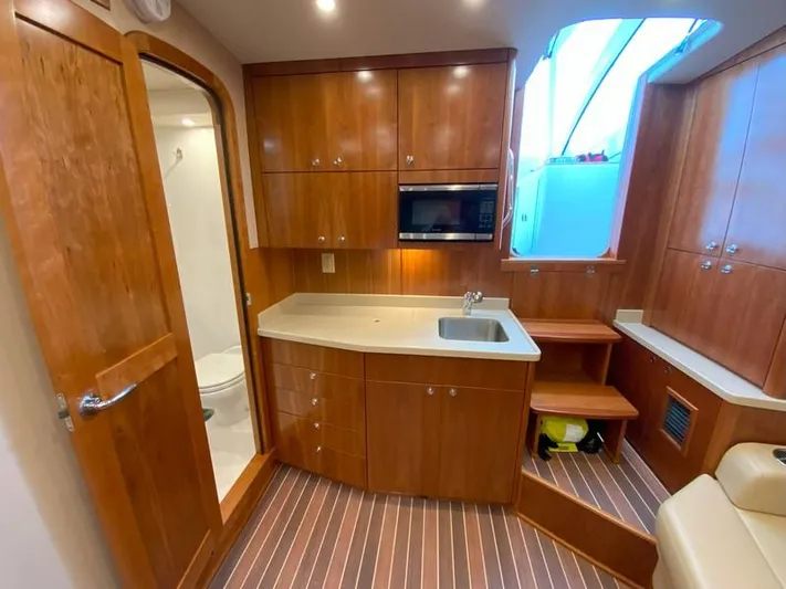 Salty Bear Yacht Photos Pics 