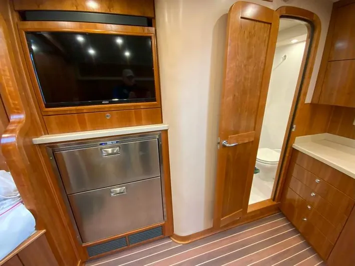 Salty Bear Yacht Photos Pics 