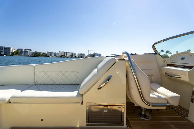  Yacht Photos Pics 2020 Chris-craft Corsair 34 - Image 33