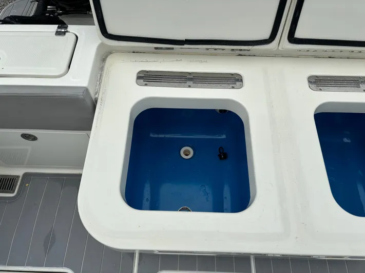  Yacht Photos Pics 2017 HCB Speciale boat livewell with open lid, showcasing blue interior.