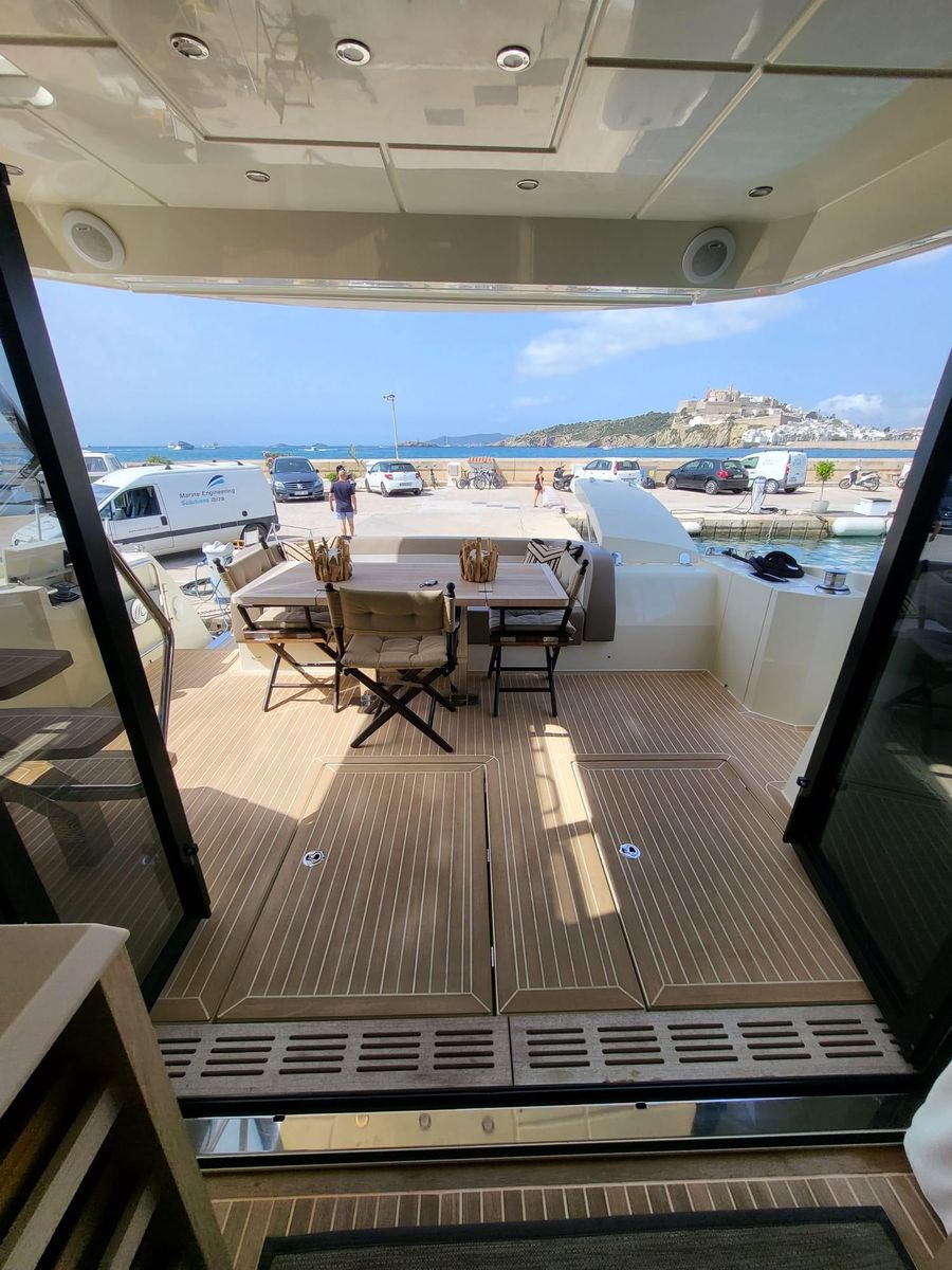 2018 Monte Carlo Yachts 52 