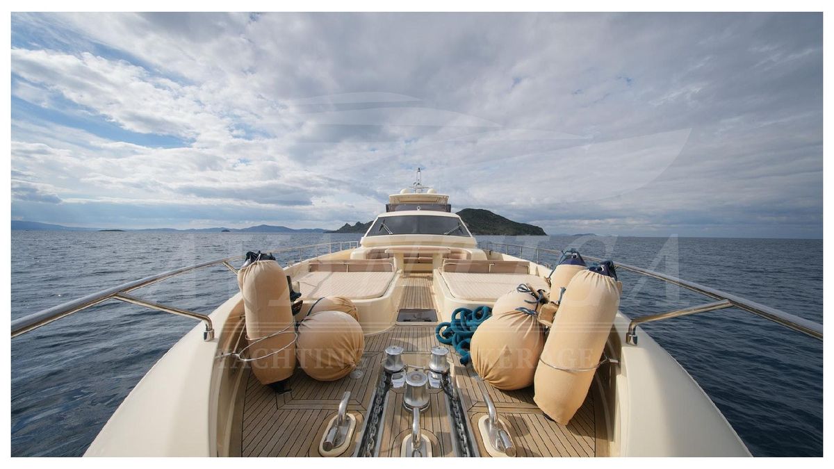 2010 Ferretti Yachts 80 