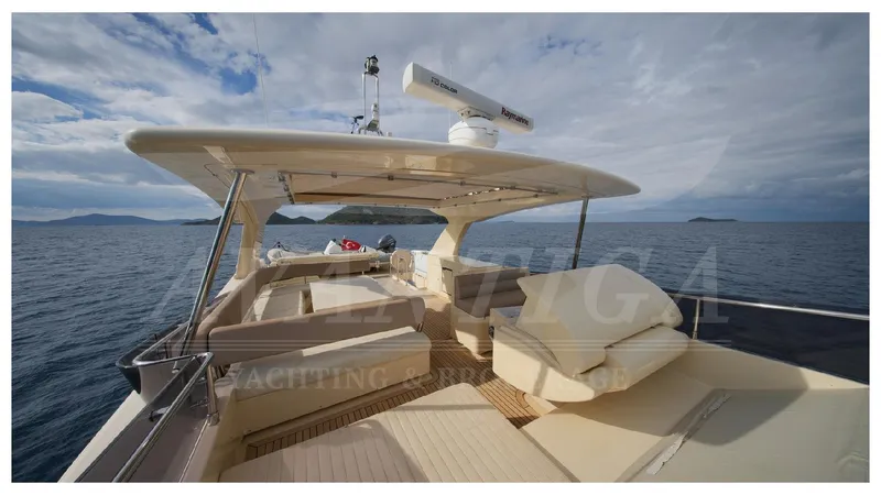  Yacht Photos Pics FERRETTI ALTURA 840