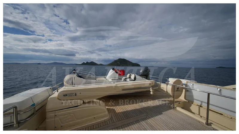  Yacht Photos Pics FERRETTI ALTURA 840
