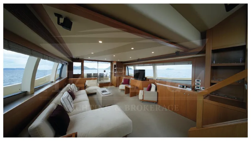  Yacht Photos Pics FERRETTI ALTURA 840