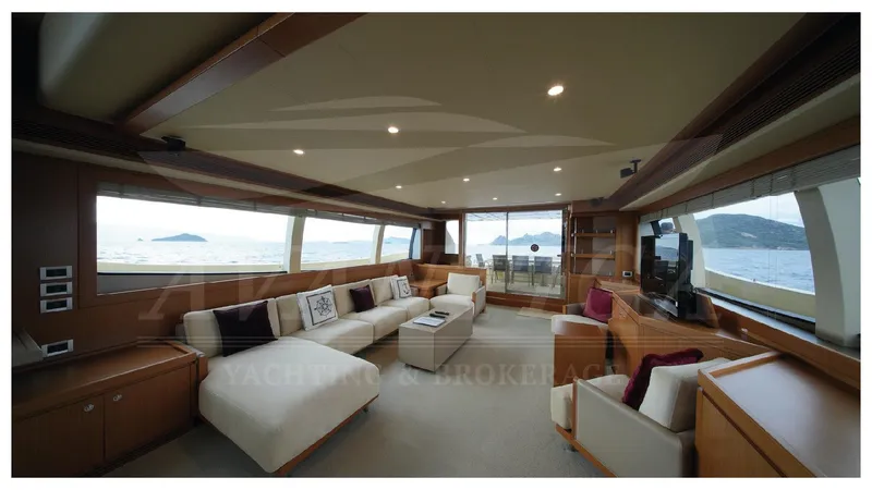  Yacht Photos Pics FERRETTI ALTURA 840