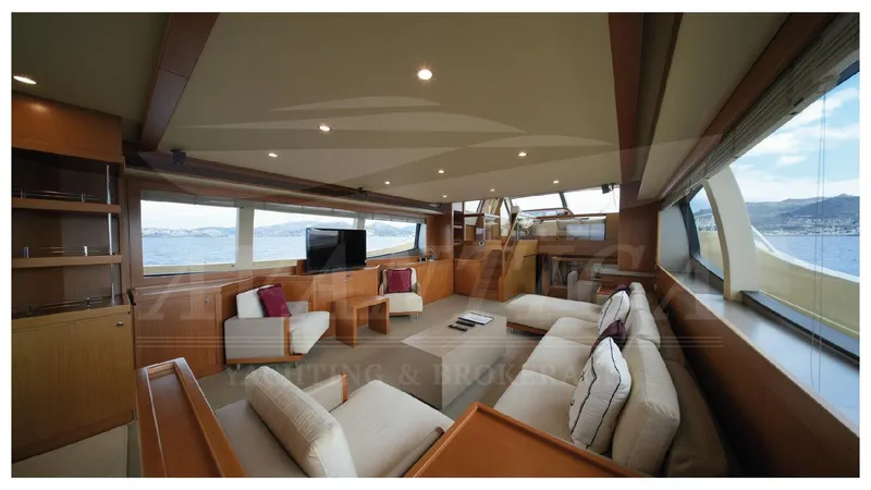  Yacht Photos Pics FERRETTI ALTURA 840