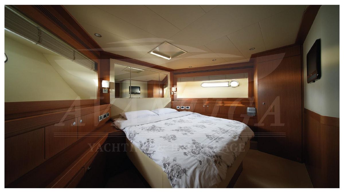 2010 Ferretti Yachts 80 
