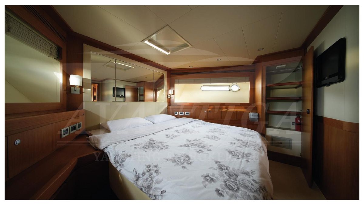 2010 Ferretti Yachts 80 