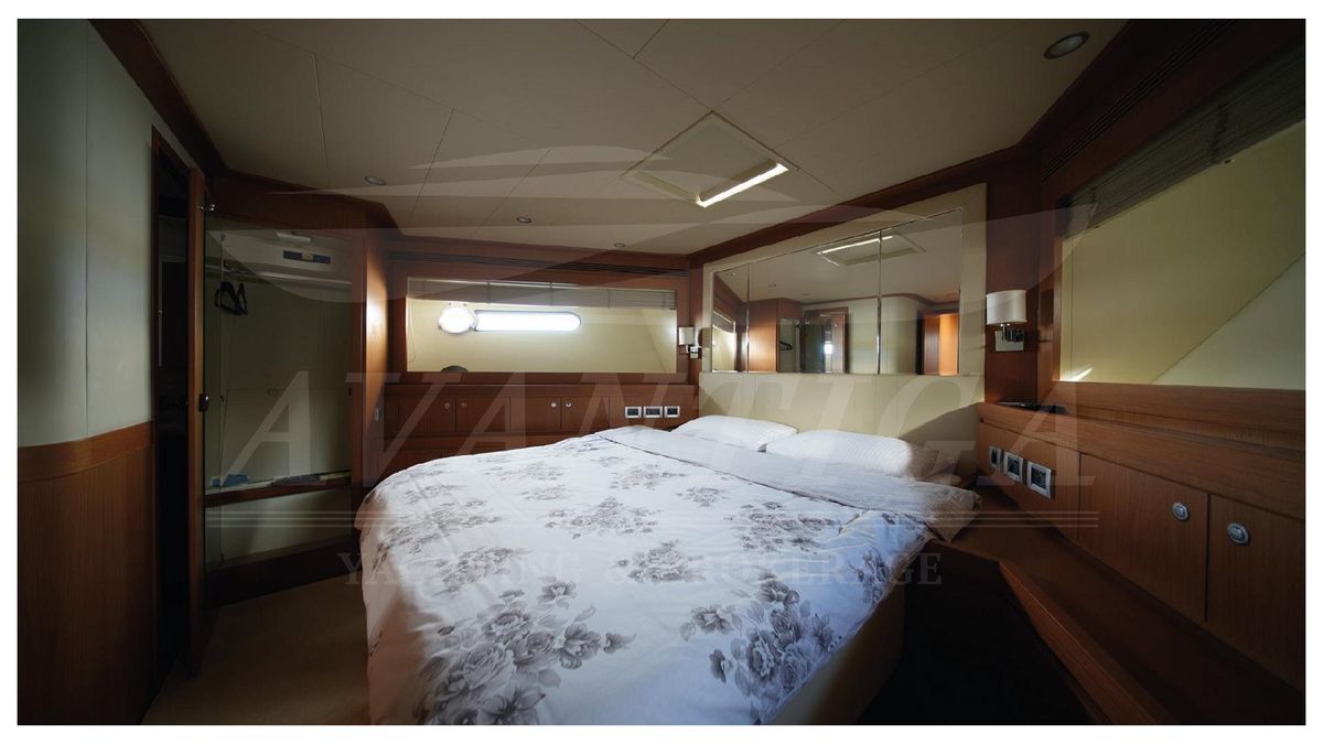 2010 Ferretti Yachts 80 