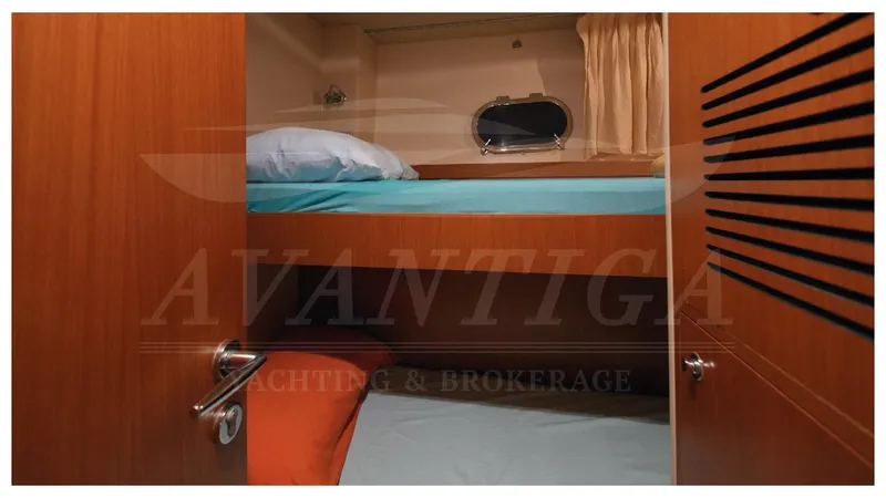  Yacht Photos Pics FERRETTI ALTURA 840