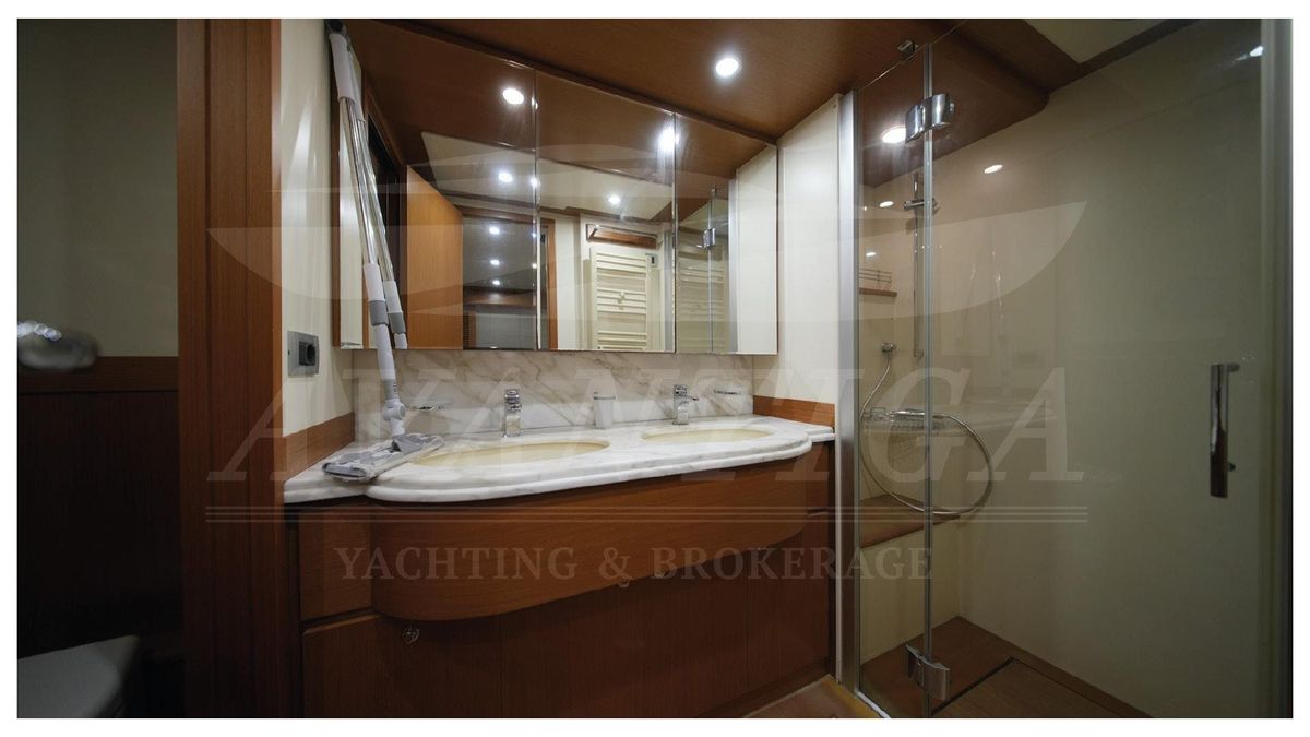 2010 Ferretti Yachts 80 