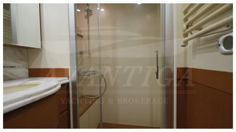  Yacht Photos Pics FERRETTI ALTURA 840