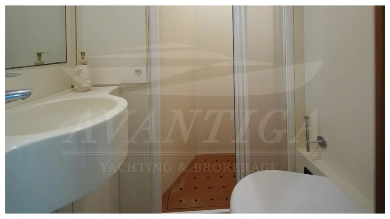  Yacht Photos Pics FERRETTI ALTURA 840