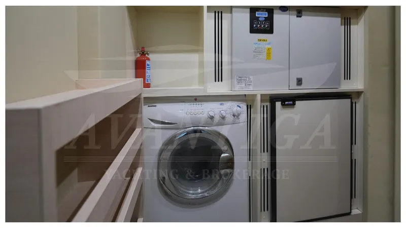  Yacht Photos Pics FERRETTI ALTURA 840