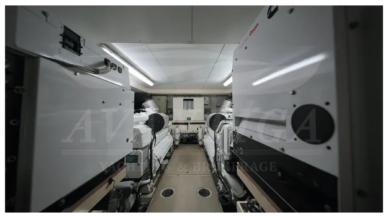  Yacht Photos Pics FERRETTI ALTURA 840