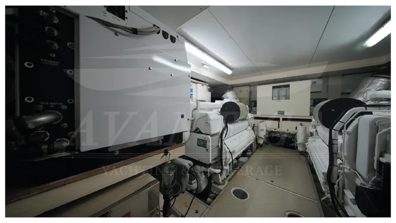  Yacht Photos Pics FERRETTI ALTURA 840