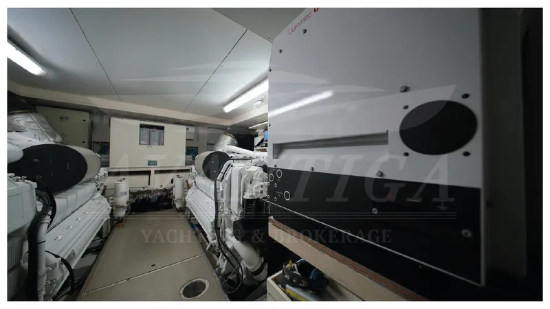  Yacht Photos Pics FERRETTI ALTURA 840