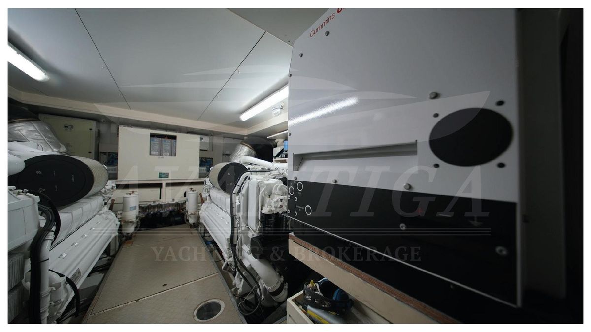 2010 Ferretti Yachts 80 
