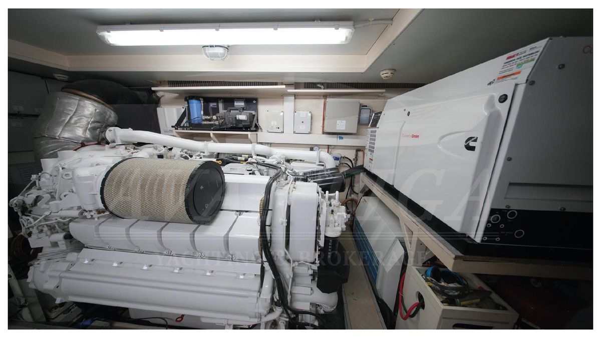 2010 Ferretti Yachts 80 