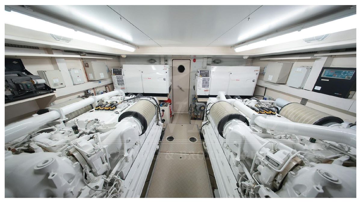 2010 Ferretti Yachts 80 
