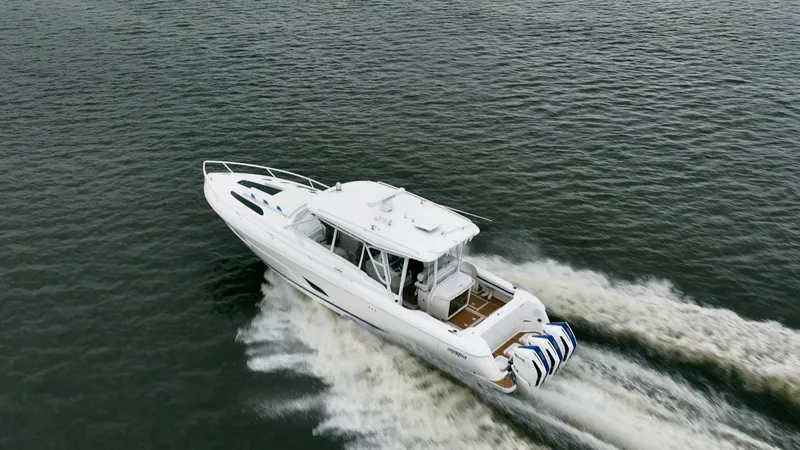 Rightview Yacht Photos Pics 