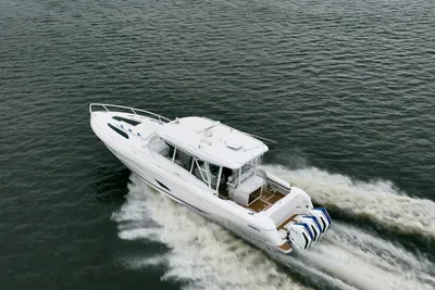 2022 Intrepid 409 Valor