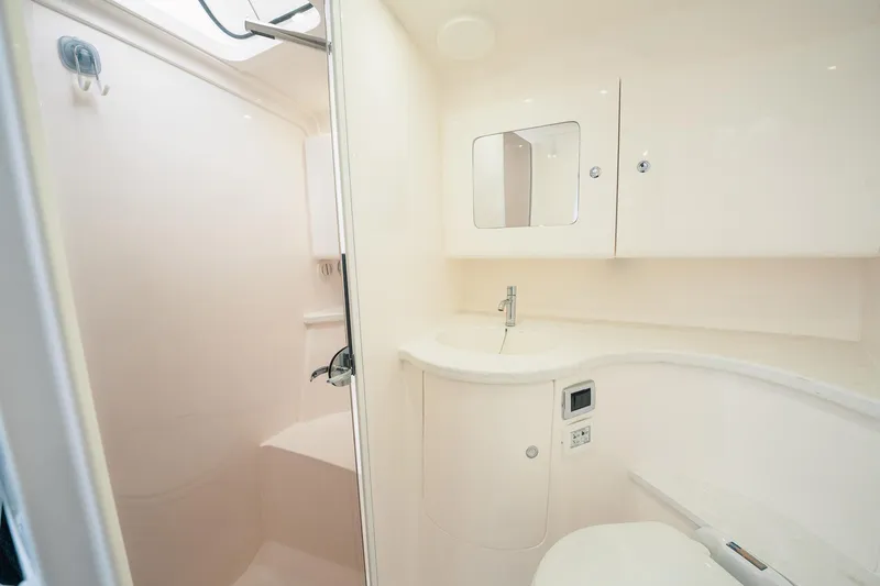 Rightview Yacht Photos Pics 