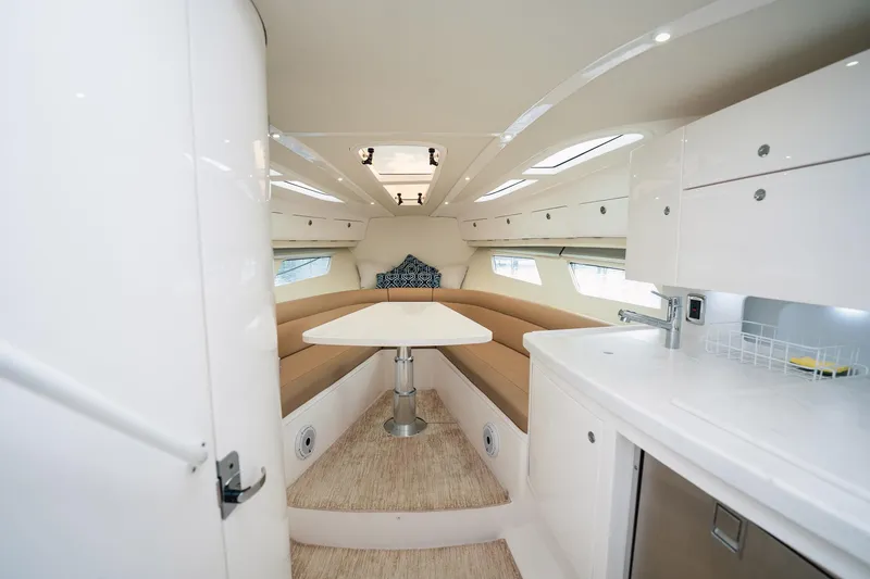 Rightview Yacht Photos Pics 