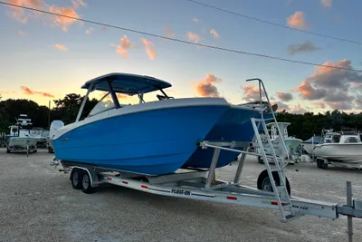 Twin Vee 280 GFX DC
