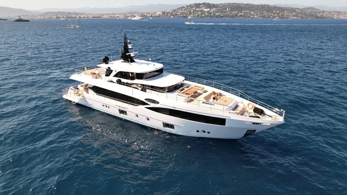 2018 Gulf Craft 104 
