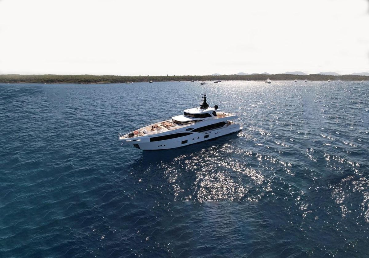2018 Gulf Craft 104 