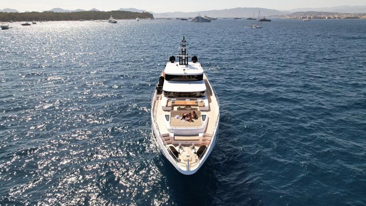 2018 Gulf Craft 104 