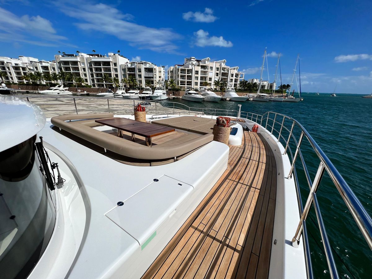2018 Gulf Craft 104 