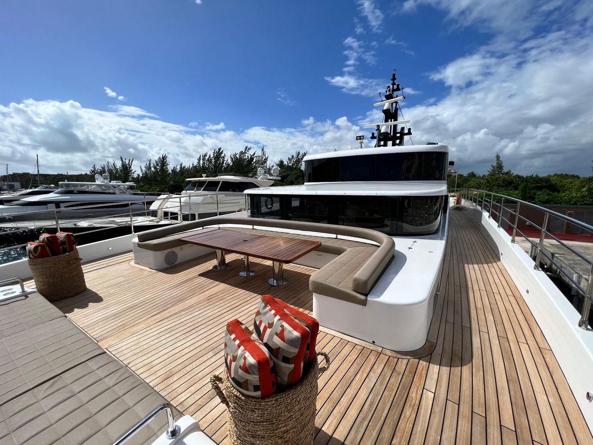 2018 Gulf Craft 104 