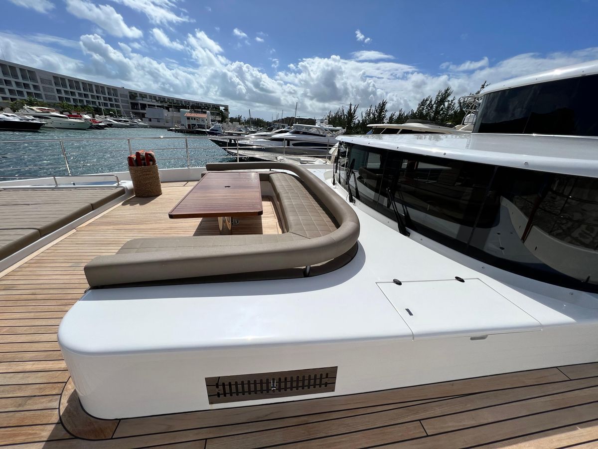2018 Gulf Craft 104 
