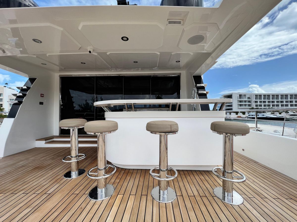 2018 Gulf Craft 104 