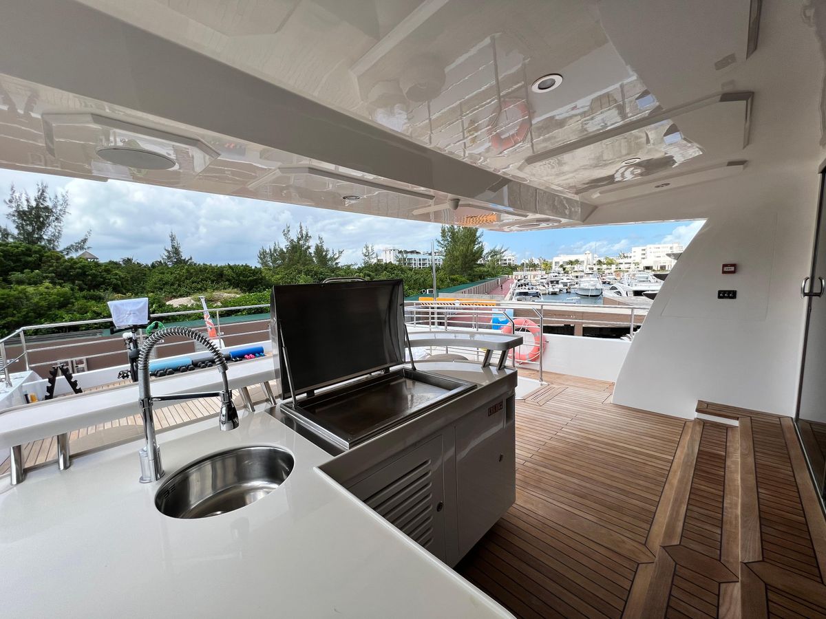 2018 Gulf Craft 104 