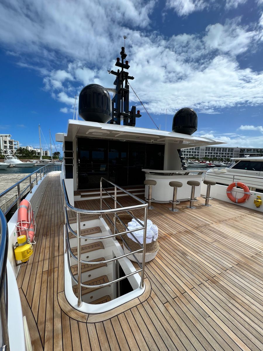 2018 Gulf Craft 104 