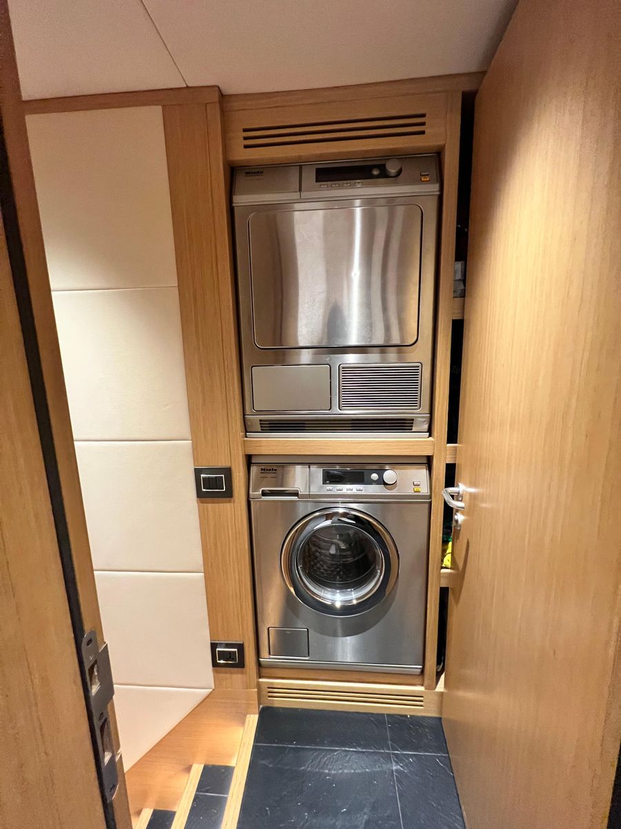 2018 Gulf Craft 104 