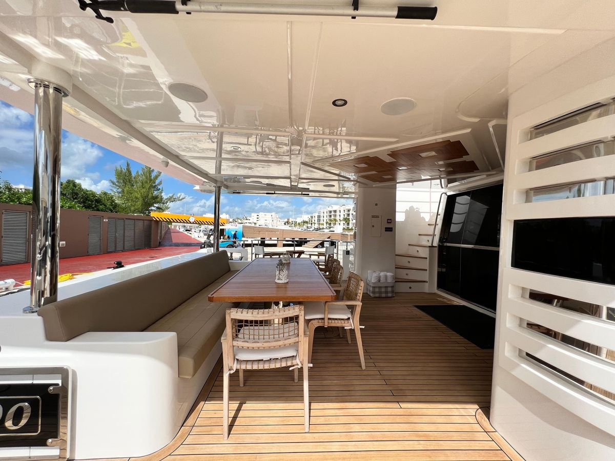2018 Gulf Craft 104 