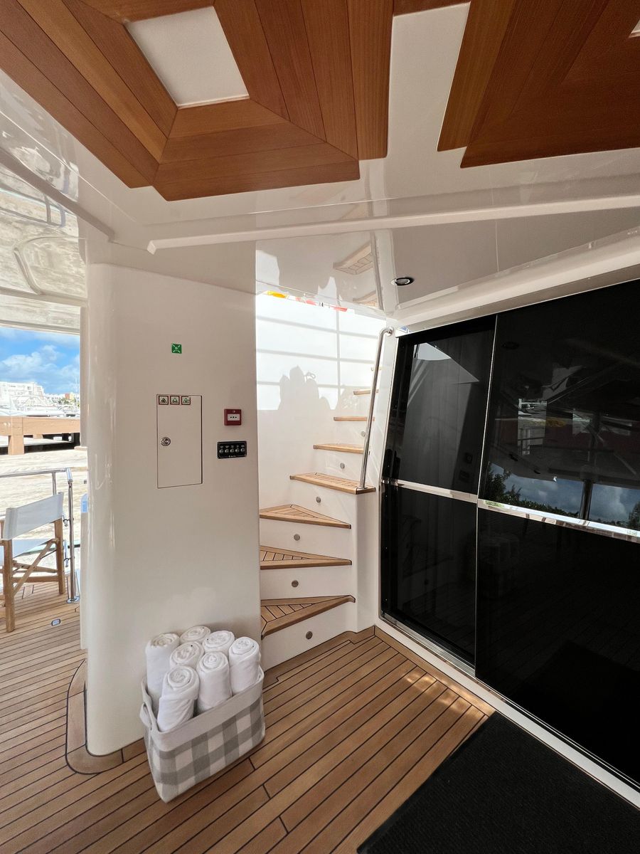 2018 Gulf Craft 104 